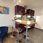 De 25m2 - Extra Centre - A 5 Min A Pied Des Plages - Commerces Et Restaurants Sur Place - Clim - Wifi - Exceptionnel * Ajaccio (Corsica)