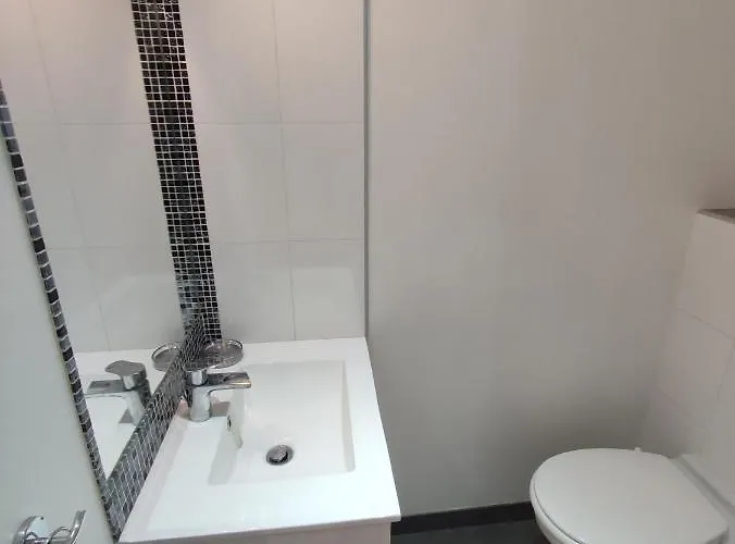 De 25m2 - Extra Centre - A 5 Min A Pied Des Plages - Commerces Et Restaurants Sur Place - Clim - Wifi - Exceptionnel *