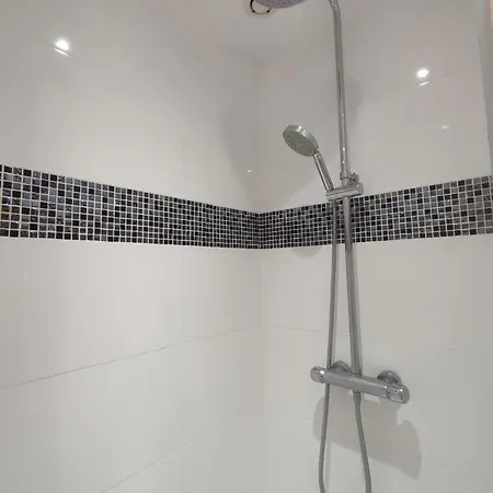 Apartment De 25m2 - Extra Centre - A 5 Min A Pied Des Plages - Commerces Et Restaurants Sur Place - Clim - Wifi - Exceptionnel *