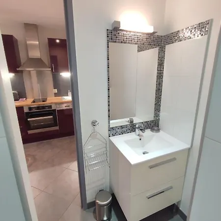 De 25m2 - Extra Centre - A 5 Min A Pied Des Plages - Commerces Et Restaurants Sur Place - Clim - Wifi - Exceptionnel Ajaccio (Corsica)