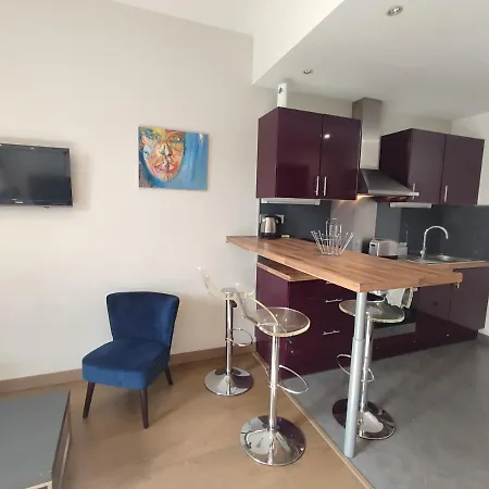 De 25m2 - Extra Centre - A 5 Min A Pied Des Plages - Commerces Et Restaurants Sur Place - Clim - Wifi - Exceptionnel * Ajaccio (Corsica)