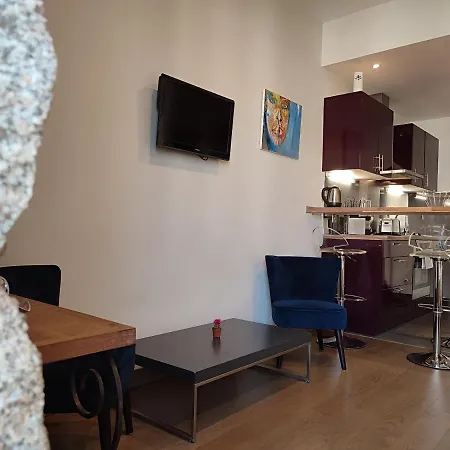 De 25m2 - Extra Centre - A 5 Min A Pied Des Plages - Commerces Et Restaurants Sur Place - Clim - Wifi - Exceptionnel Апартаменти