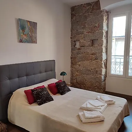 Apartment De 25m2 - Extra Centre - A 5 Min A Pied Des Plages - Commerces Et Restaurants Sur Place - Clim - Wifi - Exceptionnel Ajaccio (Corsica)
