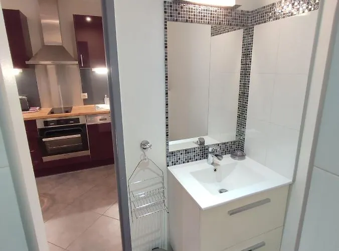 De 25m2 - Extra Centre - A 5 Min A Pied Des Plages - Commerces Et Restaurants Sur Place - Clim - Wifi - Exceptionnel Ajaccio (Corsica)